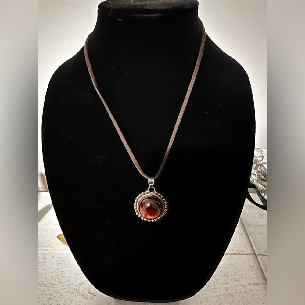 Fun brown pendant necklace!